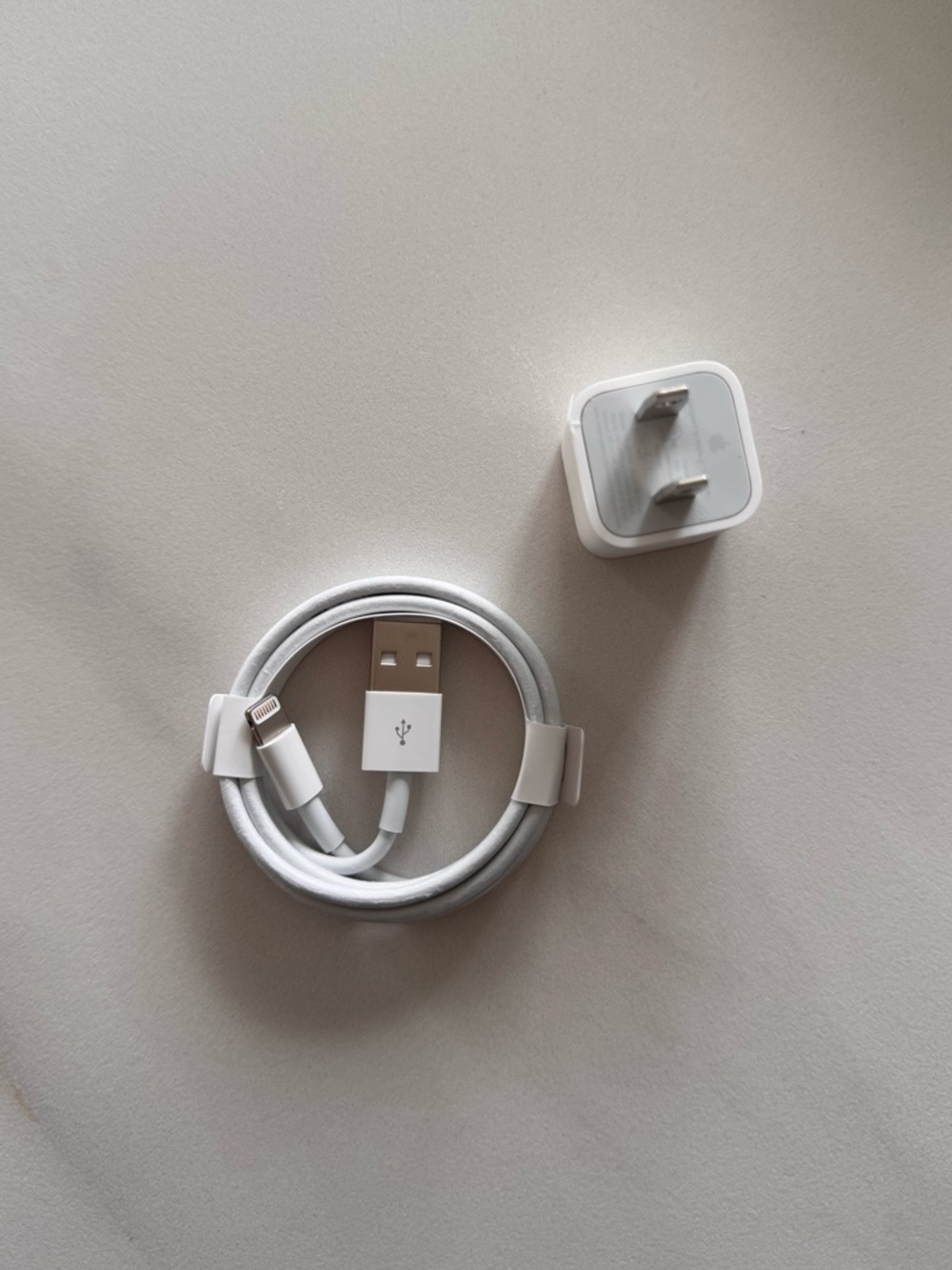 APPLE USB-A to Lightning Cable with 5W USB Power Adapter Charger